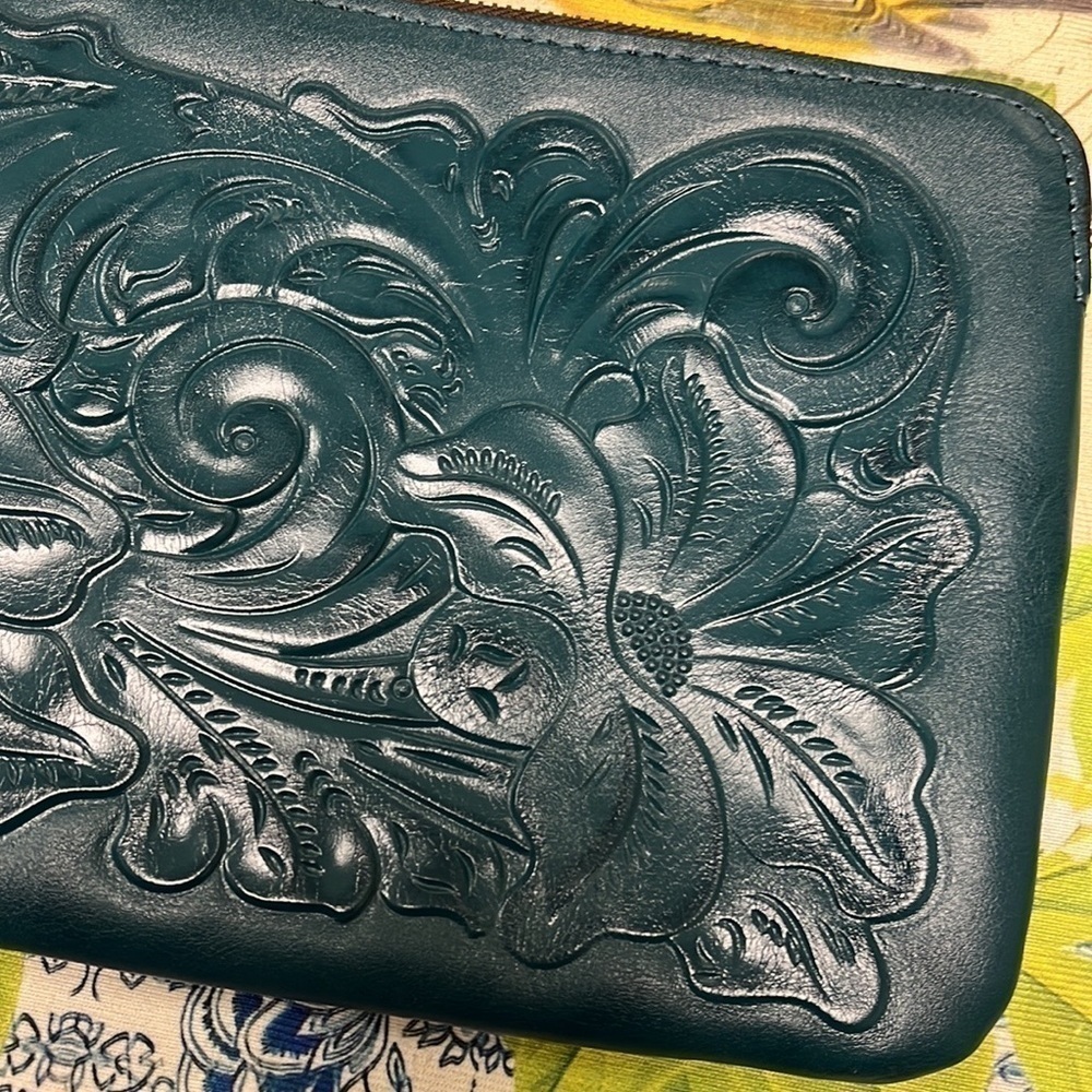 Brand New Patricia Nash Genuine Tooled Leather Blue Coral Cassini Wristlet - Picture 4 of 15